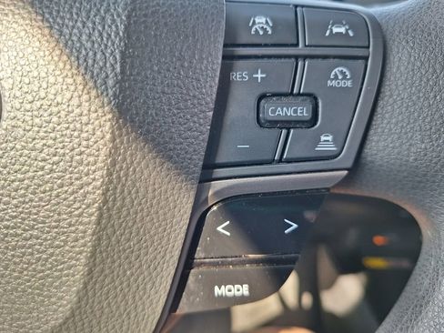 Used 2025 Toyota Camry SE image 14