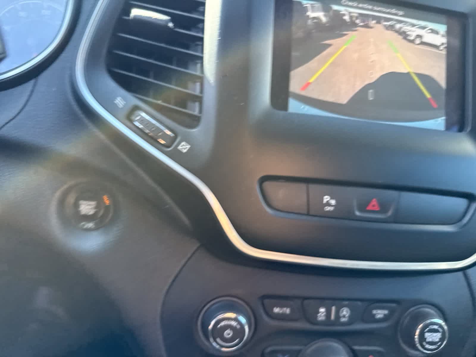 Used 2019 Jeep Cherokee Latitude Plus FWD image 25