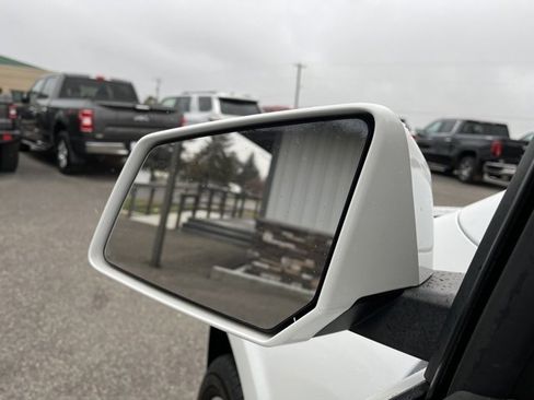 Used 2017 Chevrolet Traverse LT w/ Style and Technology Package image 24