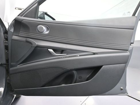 Used 2025 Hyundai Elantra SEL FWD image 44