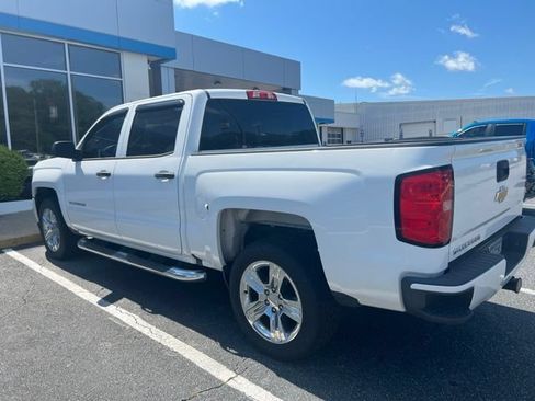 Used 2018 Chevrolet Silverado 1500 Custom w/ Custom Value Package RWD image 9
