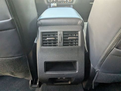 Used 2025 Mitsubishi Outlander SE image 28