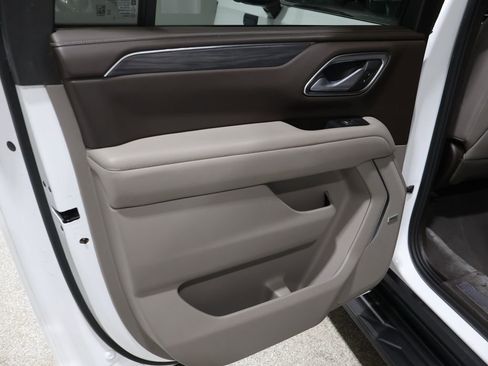 Used 2024 GMC Yukon XL SLT w/ SLT Luxury Package image 21