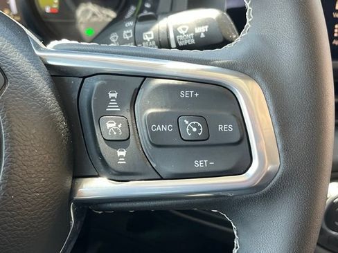 Certified 2025 Jeep Wrangler Unlimited Sahara w/ Safety Group AWD/4WD image 15
