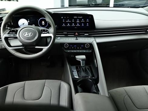 Used 2024 Hyundai Elantra SEL w/ Convenience Package FWD image 24