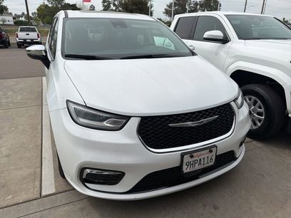 Used 2023 Chrysler Pacifica Limited