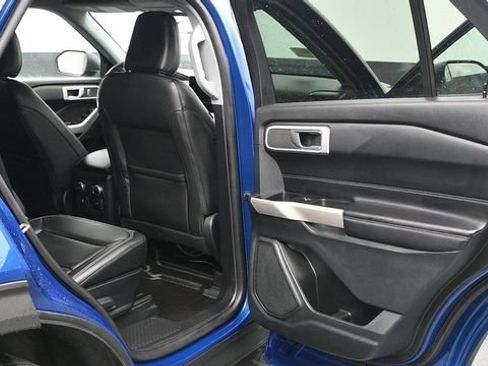 Used 2022 Ford Explorer XLT w/ Equipment Group 202A AWD/4WD image 16