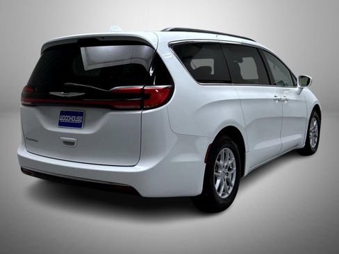 Used 2022 Chrysler Pacifica Touring-L FWD image 5