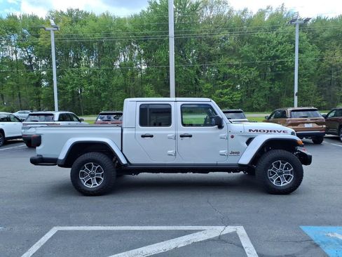 Used 2024 Jeep Gladiator Mojave AWD/4WD image 5