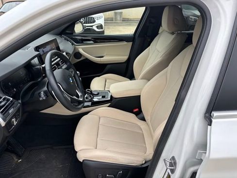 Used 2024 BMW X4 xDrive30i w/ Premium Package AWD/4WD image 3