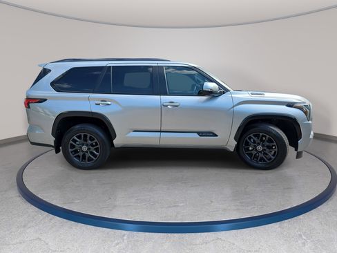 Used 2024 Toyota Sequoia Platinum AWD/4WD image 4