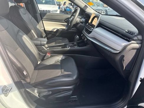 Used 2023 Jeep Compass Limited w/ Sun and Sound Group AWD/4WD image 29