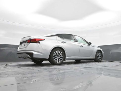 Used 2023 Nissan Altima 2.5 SV image 39