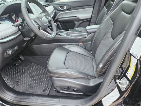 Used 2025 Jeep Compass Latitude w/ Sun & Sound Group AWD/4WD image 11
