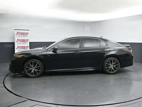 Used 2023 Toyota Camry SE w/ Cold Weather Package FWD image 5