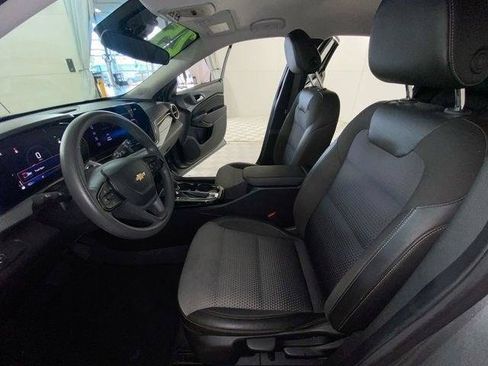 Used 2025 Chevrolet Trax LT FWD image 28