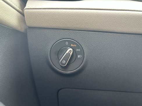 Used 2025 Volkswagen Taos SEL image 20