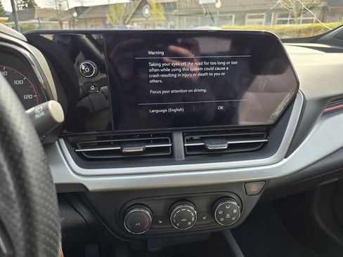 Used 2025 Chevrolet Trax RS w/ Driver Confidence Package image 26