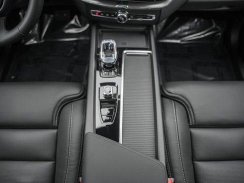 New 2026 Volvo XC60 B5 Ultra w/ Protection Package Premier image 28