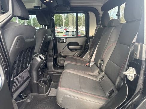 Used 2022 Jeep Gladiator Rubicon w/ Cold Weather Group image 16