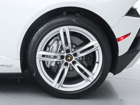 Used 2023 Lamborghini Huracan EVO image 38