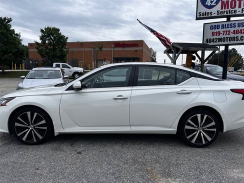 Used 2021 Nissan Altima 2.5 Platinum AWD/4WD image 2