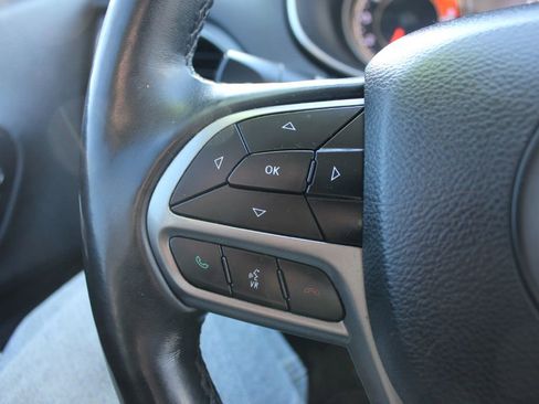 Used 2019 Jeep Cherokee Limited AWD/4WD image 7
