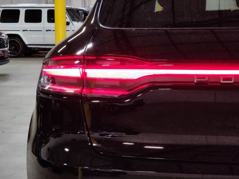 Used 2023 Porsche Macan S image 21