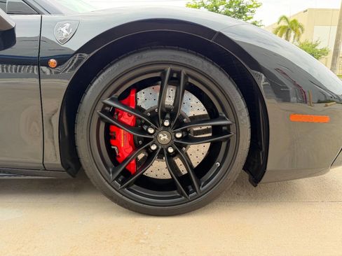 Used 2019 Ferrari 488 GTB RWD image 11