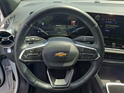 Used 2025 Chevrolet Equinox LT AWD/4WD image 19