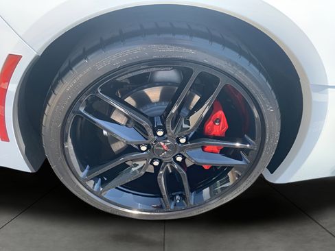 Used 2019 Chevrolet Corvette Stingray Coupe w/ Carbon Flash Badge Package RWD image 28