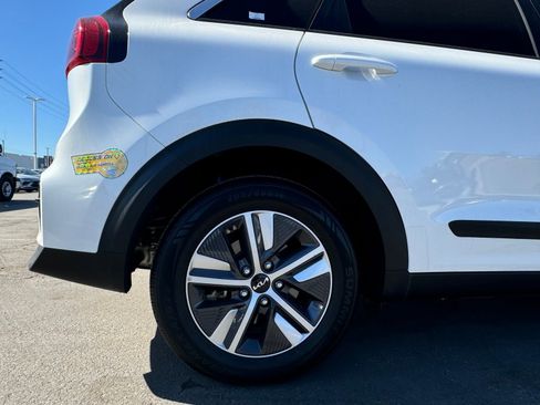 Used 2022 Kia Niro EX image 22