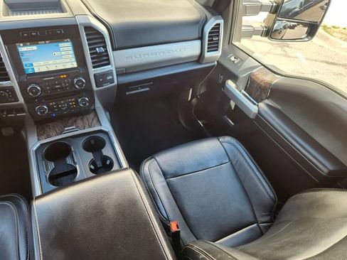 Used 2018 Ford F250 Lariat w/ Lariat Value Package AWD/4WD image 13