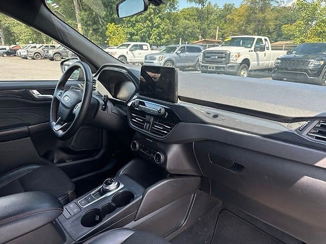 Used 2025 Ford Escape ST-Line Select AWD/4WD image 16