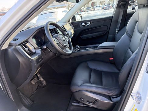 Certified 2025 Volvo XC60 B5 Core image 5