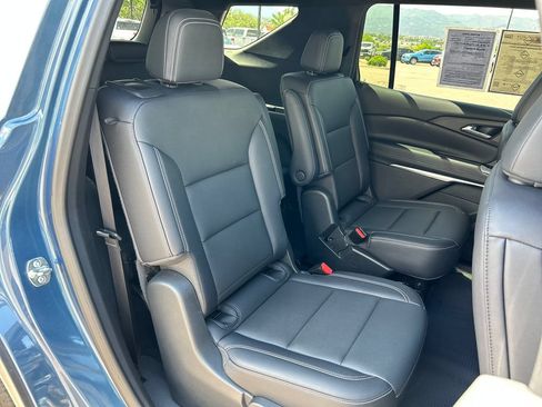 Used 2025 Chevrolet Traverse LT AWD/4WD image 21