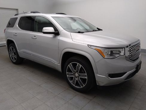 Used 2019 GMC Acadia Denali w/ Technology Package FWD image 11