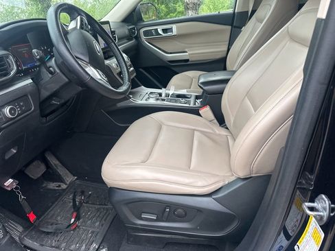 Used 2022 Ford Explorer XLT w/ Equipment Group 202A AWD/4WD image 6