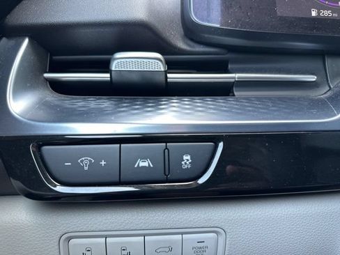 Used 2023 Kia Carnival SX Prestige FWD image 52