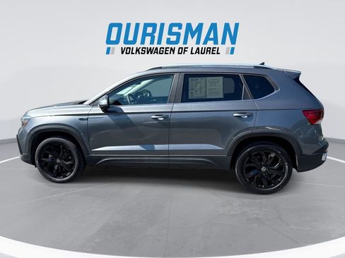 Used 2023 Volkswagen Taos SE w/ Panoramic Sunroof Package FWD image 5