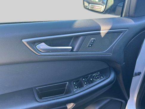 Used 2017 Ford Edge SE image 19