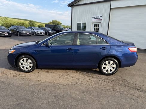 Used 2009 Toyota Camry LE FWD image 2