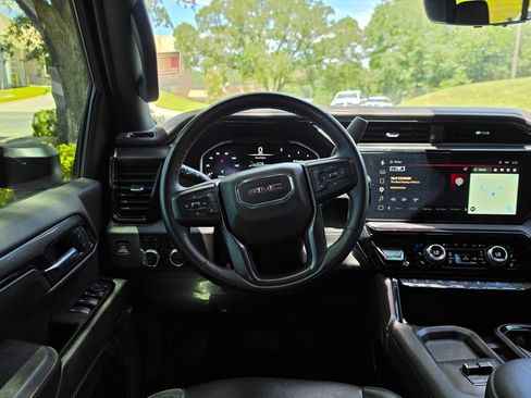 Used 2024 GMC Sierra 2500 AT4 w/ AT4 Premium Plus Package AWD/4WD image 9