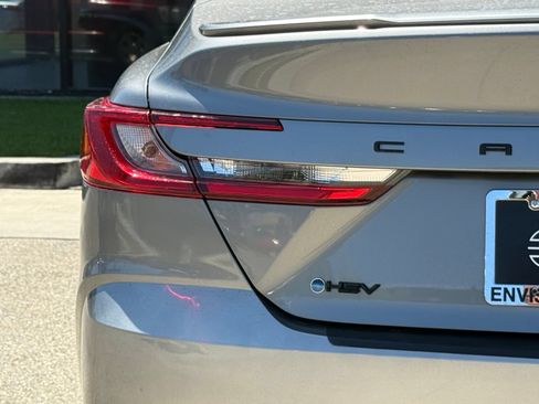 Used 2025 Toyota Camry SE FWD image 11