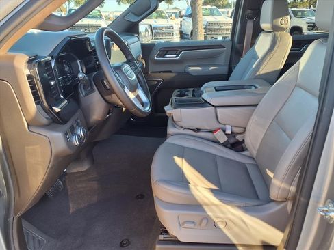 Used 2025 GMC Sierra 1500 SLT image 8