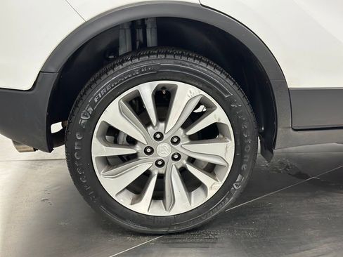 Used 2020 Buick Encore Preferred AWD/4WD image 24