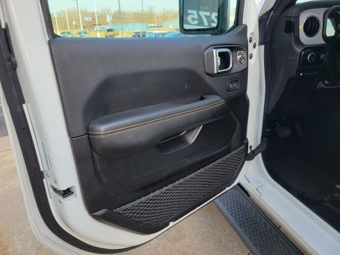 Used 2025 Jeep Wrangler Unlimited Sahara AWD/4WD image 6