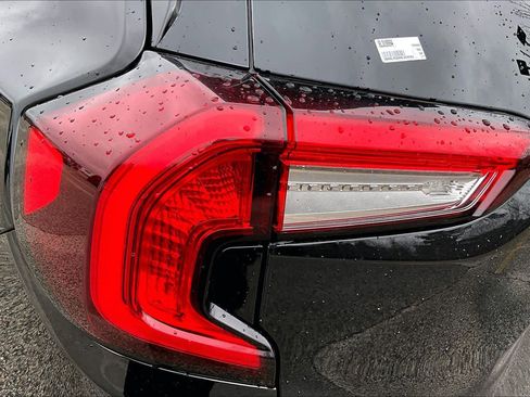 Used 2024 GMC Terrain SLE AWD/4WD image 28