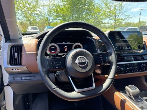 Used 2022 Nissan Pathfinder Platinum w/ Cargo Package AWD/4WD image 11