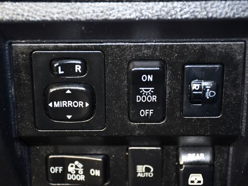Used 2018 Toyota Tundra Limited AWD/4WD image 38